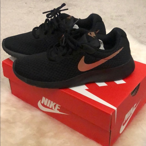 nike black with rose gold swoosh